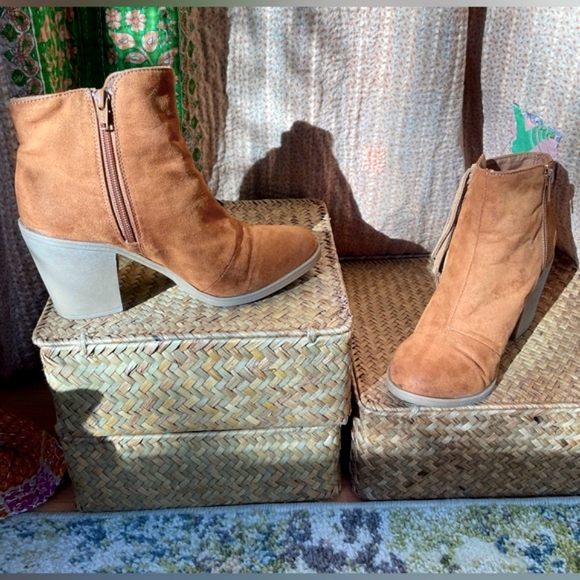 H&M Divided Suede Fringe Boots, Size 7 - Picture 6 of 11